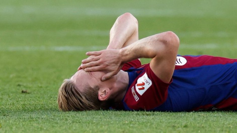 FantasyFNews's tweet photo. 📰 Noticia @FCBarcelona_es 

❌La presencia de Frankie De Jong en el clásico es prácticamente imposible. https://t.co/O5g8wSkvtS