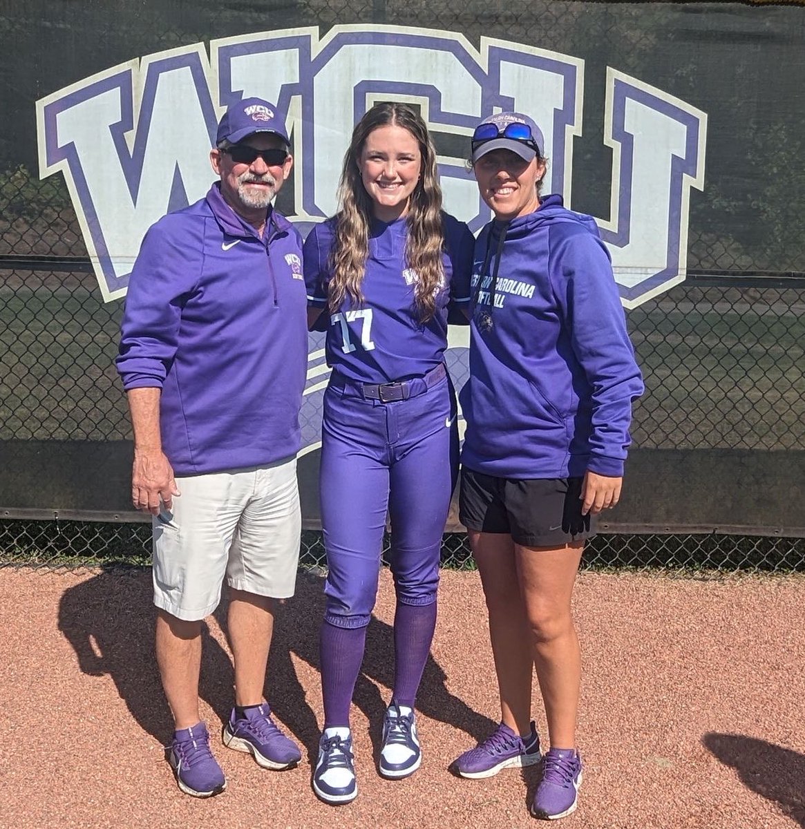 Autumn Russell tweet media