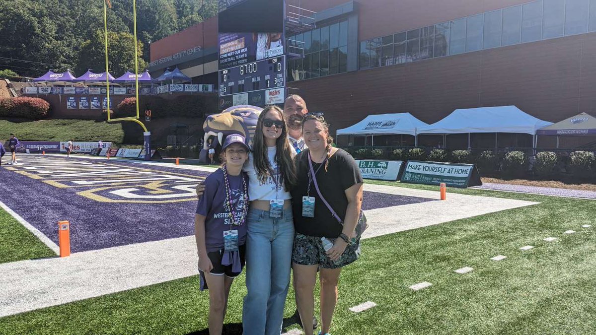 Autumn Russell tweet media