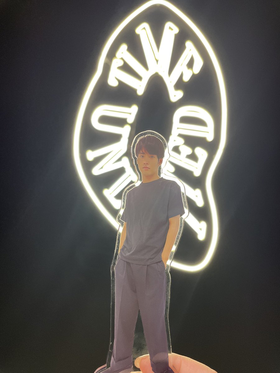 rinrinakasokun's tweet photo. スペル間違えちゃったのでもう一回最初から😅

まだファンミ気分でふわふわしてますが、今日が予約日で行ってきました。
大好きなカルティエの時計がいっぱい⌚️
アクスタも大活躍😆
#cartier 
#timeunlimited 
＃赤楚衛二 https://t.co/WfrGpluLmj