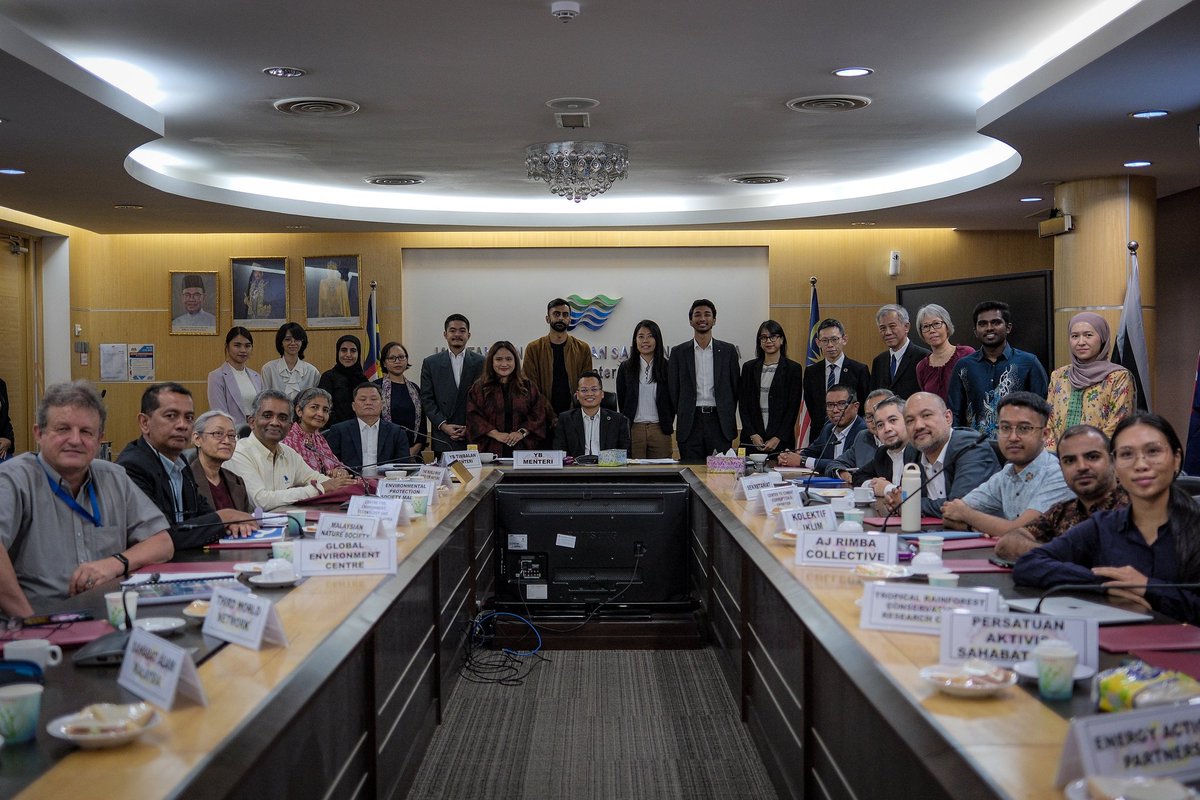 🇲🇾 Nik Nazmi tweet media