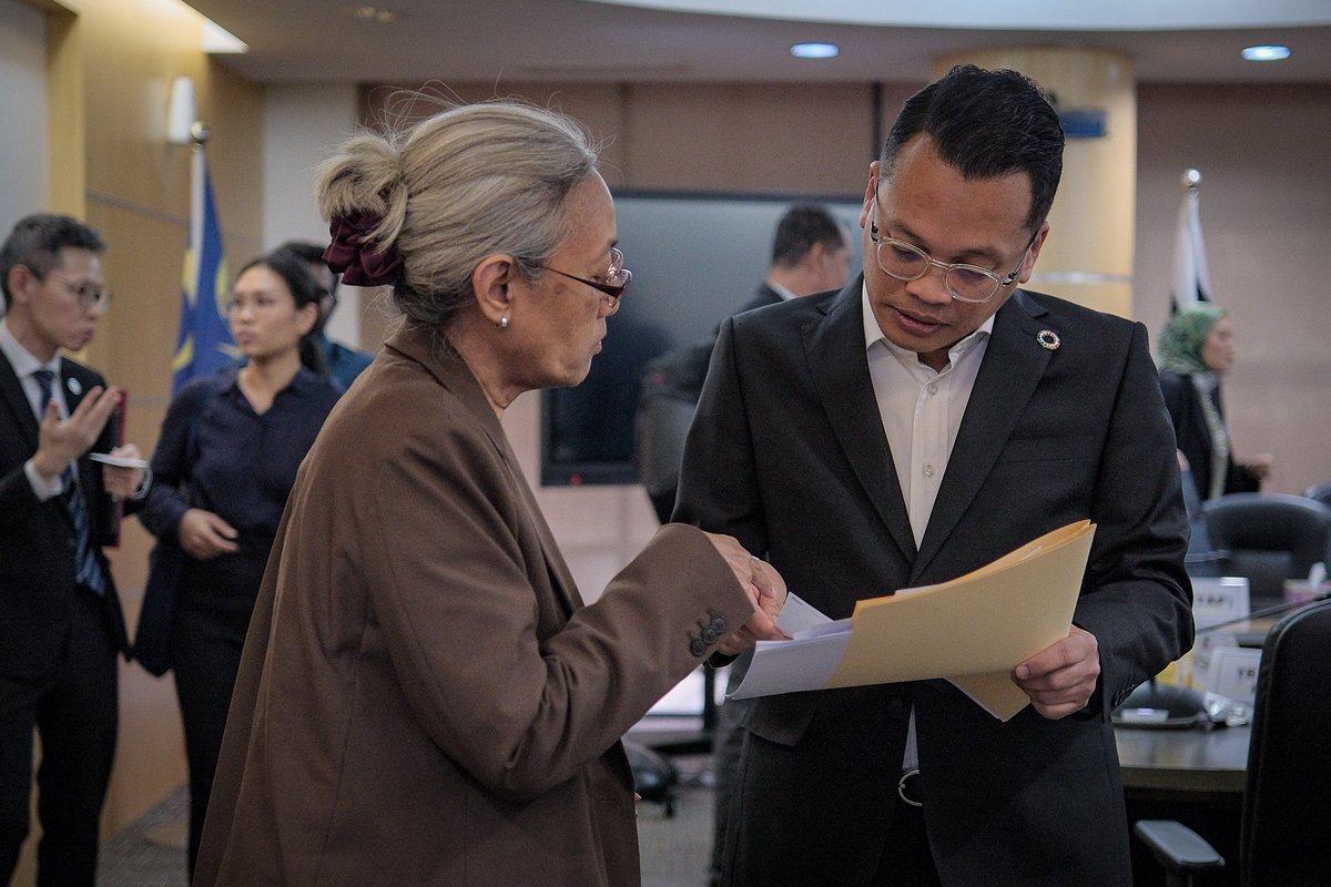 🇲🇾 Nik Nazmi tweet media