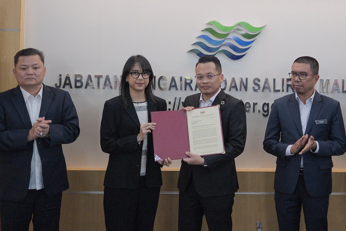 🇲🇾 Nik Nazmi tweet media