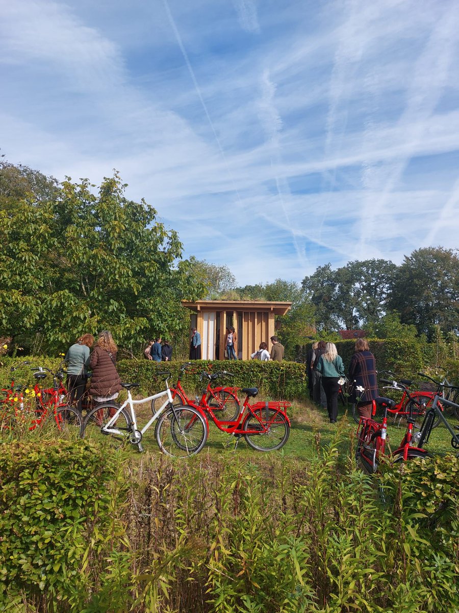 De #ToerismeTop, waarbij bijna 500 recreatie- en toerisme experts uit het hele land aanwezig zijn, is vandaag o.a. in #Veenhuizen. Tijdens inspiratiesessies en een fietstocht laten we hen het Werelderfgoed en de ruimte in Drenthe beleven!