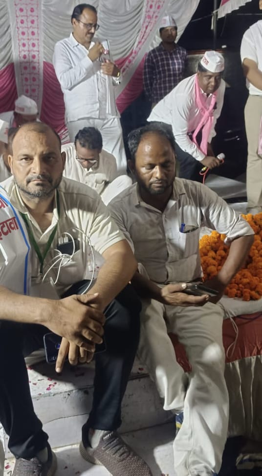 ImranSyedDanis1's tweet photo. माननीय प्रधानमंत्री जी आप देश के 85 लाख पेंशन विहीन कर्मचारियों के मुखिया हैं बड़ा दिल दिखाएं 1 अक्टूबर रामलीला मैदान की रैली में आकर OPS बहाली की घोषणा करके न्याय करें।
#OPS_RALLY_DELHI_CHALO
@PMOIndia 
@narendramodi
@ANI
@vijaykbandhu
@Sthitaprajna_G https://t.co/Fd8epYOnoQ