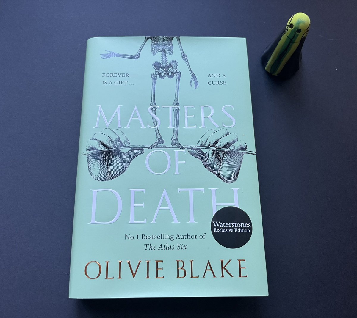 Halloween is near & I happen to have a seasonally-appropriate copy of Masters of Death by Olivie Blake to give away. It has spooky spredges! To enter, simply follow, retweet & pop me a spooky emoji below. UK only. Closes 12 am on 1/10. #BookTwitter #giveaway #Halloween2023