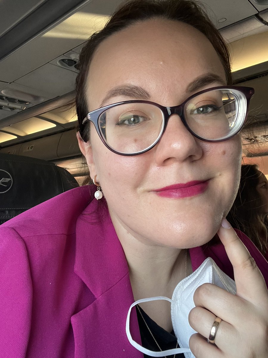 wolkencode's tweet image. Today was a early-rise travel day to Zurich due to the AWS Cloud Day Zurich ✈️🇨🇭 I was immediately thrown back to #NoraAndSandraOnTour on our Tour-de-Swiss @SandraParsick 🥰