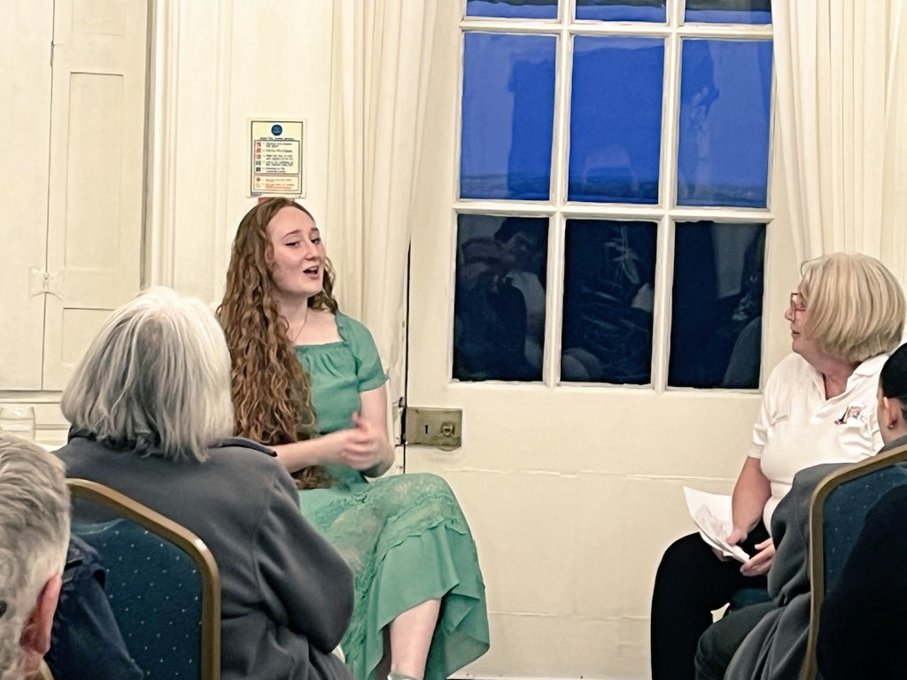 beefeater407's tweet photo. On Friday evening @meganambxr entertained a full house during #BostonBookWeek @FydellHouse with stories about the highs and lows of being an author, living in a Palace and being a proud Bostonian.
#FallingHardForTheRoyalGuard https://t.co/AATJgufTHZ