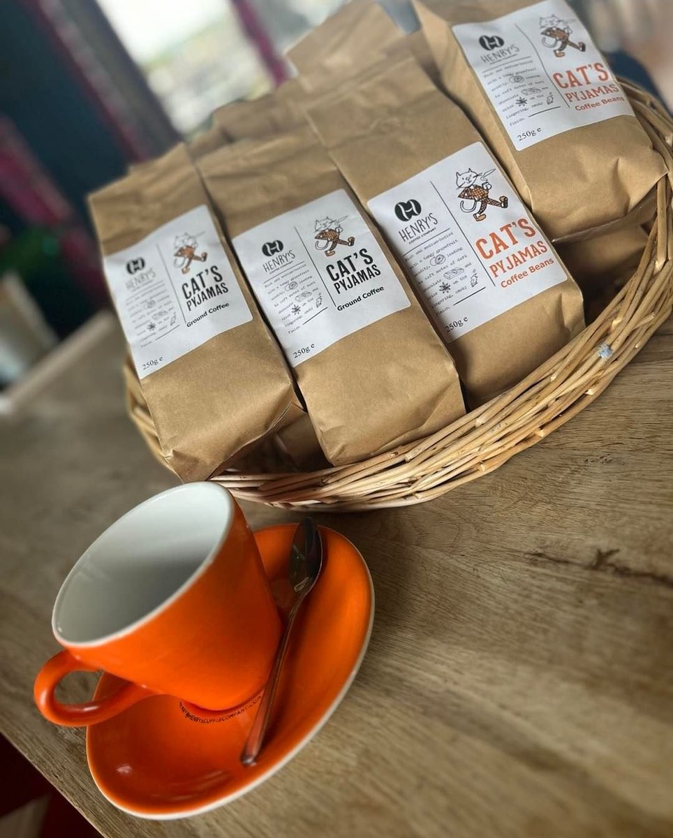 greatcoffeehcc's tweet photo. Coffee and friends, the perfect blend!
🧡 Henry’s Coffee
#Coffee #beans #catspyjamas
#blowyoursocksoff #caffeine
#cafevibes #coffeecoffeecoffee #deliciousbeans #deliciouscoffee https://t.co/30GPYrfqwG