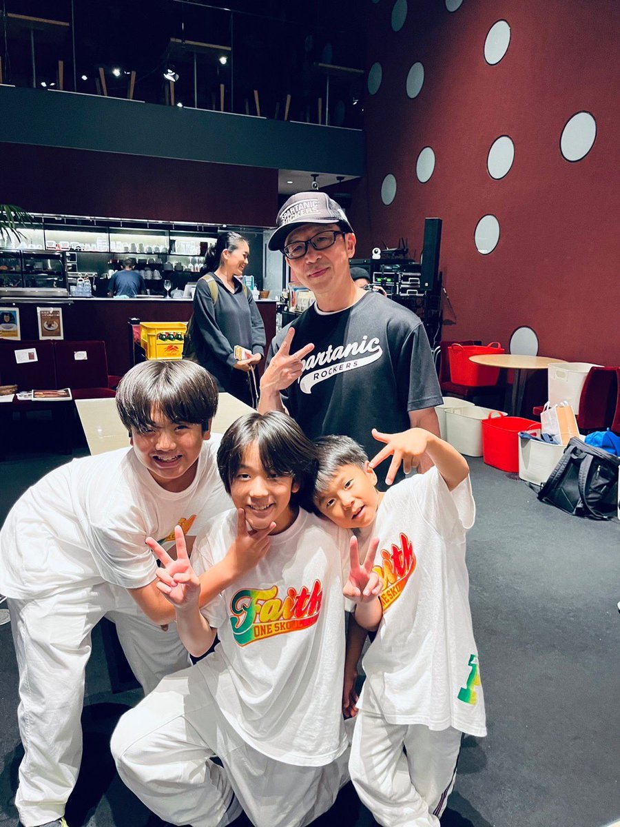 SpartanicTakeo's tweet photo. 約4年ぶりのスタジオフェイス発表会!
一言で言えば
「最高!」でした
詳しく言うと
「超最高!!」でした
これからもダンスを通して、皆さんとつながっていけたら嬉しいです!
#ダンススタジオ
#studiofaith
#faithoneschool
#スタジオフェイス
#ブレイクダンス
#breakdance
#hiphopdance https://t.co/fKOzKyp6Ld