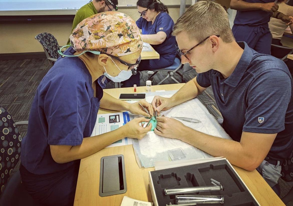urmed_oto's tweet photo. Our Head and Neck faculty hosted a fantastic microvascular workshop for the residents! They worked on micro suturing techniques!
#ENT #entresidents #medicaleducation #MedTwitter https://t.co/Cjuw7d9zBo
