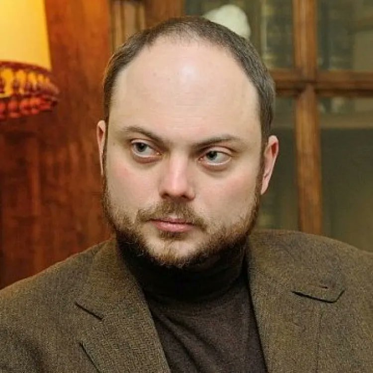 Prominent Russian opposition figure Vladimir Kara-Murza @vkaramurza, who was convicted of #treason and imprisoned for publicly denouncing the war on #Ukraine, has been transferred to a maximum-security prison in #Siberia, his lawyer said. wapo.st/3LzV9TM