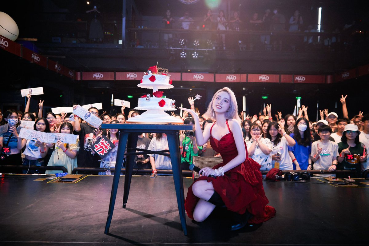 INTSonyMusicJP's tweet photo. 🌹 #スー・ルイチー 🏹

先月中国で行われたルイチーの誕生日イベントの様子が収められた動画がYouTubeにアップ🎥
▶︎https://t.co/wXzLKAcua7

11/3(金・祝)の初来日ライブはルイチーにとって初の海外でのワンマンライブ⚡️
楽しみですね❤️‍🔥
VIPチケットの抽選申し込みは9/28（木）23:59まで！🎫

#苏芮琪 #SurySu #スールイチー #수루이치
#Sury1stLiveinJapan 
#ルイチー来日初ライブ11月3日
@sury_official