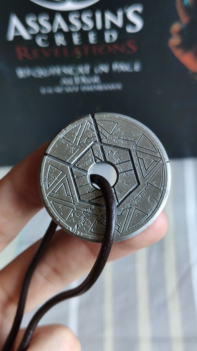 juanmawl's tweet image. 🗝️Llave de Masyaf💿✨

También conocida como sello, es un artefacto de la Primera Civilización usado por Altaïr Ibn-La'Ahad para grabar sus memorias.

#RIPAltair #AssassinsCreed #PureArts #PureArtsSnap @PureArtsLimited #Masyaf