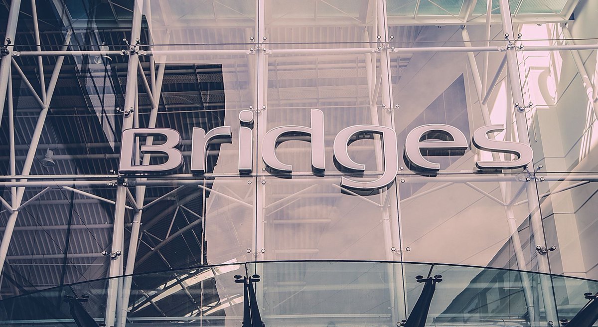UOSmediaHUB's tweet photo. 𝙎𝙩𝙪𝙙𝙚𝙣𝙩 𝙍𝙖𝙞𝙙 🛍️ 

Huge discounts ✅
Live performances ✅
Fashion competition ✅

Make sure you get yourself down to the Bridges this evening for the annual Student Raid event 🛒

https://t.co/X88rCTqfTu https://t.co/DAFtAEMUqI