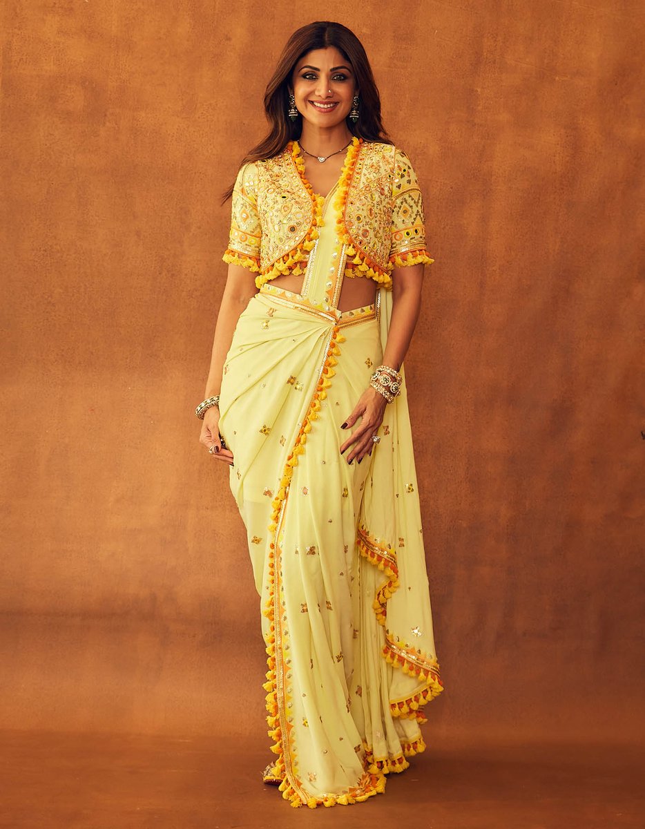 OGAANINDIA's tweet photo. #Shilpashetty in Gopi Vaid's beautiful festive pieces with colorful tassels ✨
Shop Gopi Vaid on https://t.co/sKTQDGIoIr https://t.co/tpN1tWPwkP