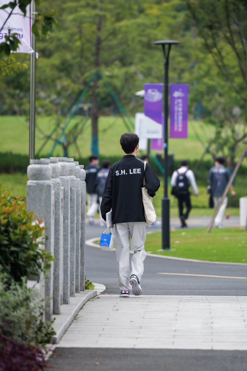 刘一村 #WORLDS2025 tweet media