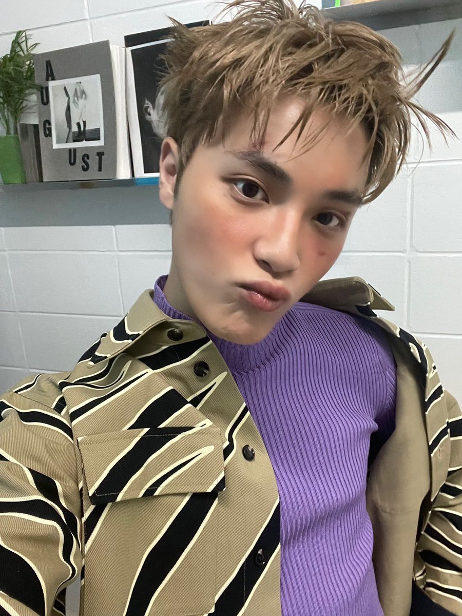 WE_THE_BOYZ's tweet photo. [주학년] 데이즈드✌🏻 https://t.co/4SF0aKF5Eo