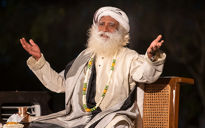 SadhguruJV's tweet photo. If you are deeply involved even with the simplest things in Life, you will see every aspect of Life is spectacular. #SadhguruQuotes https://t.co/vGGU2l5tSl