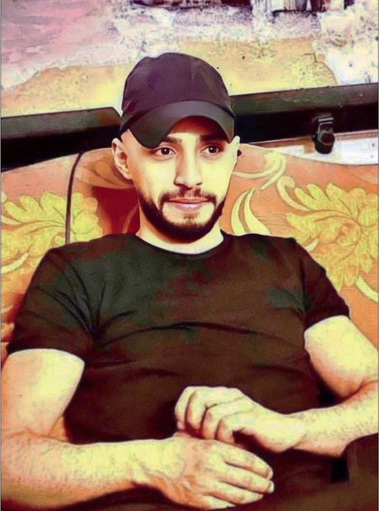 أحيَاناً نَبتسم دون أن نشعر لِأن طَيف مَن رحلوا مَرت بنَا اللهم إرحم أب صالح بِرحمتك التِي وسعت كُل شيء🤍.