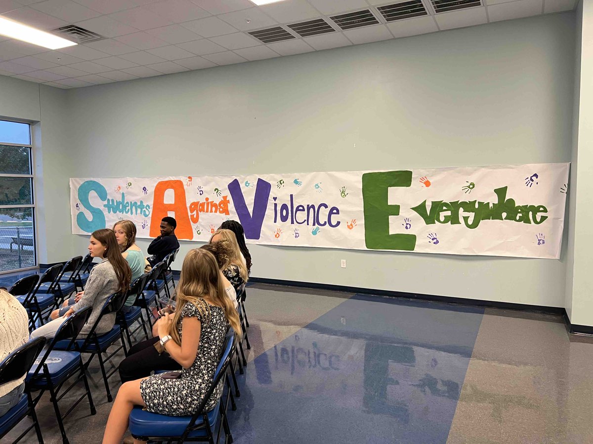 vancecharter's tweet image. SAVE: Students Against Violence Everywhere!

Our High School chapter kicked off with an opening ceremony this morning. The Middle School SAVE club has been active for a few years and we are so excited to now have a High School SAVE Club, too!