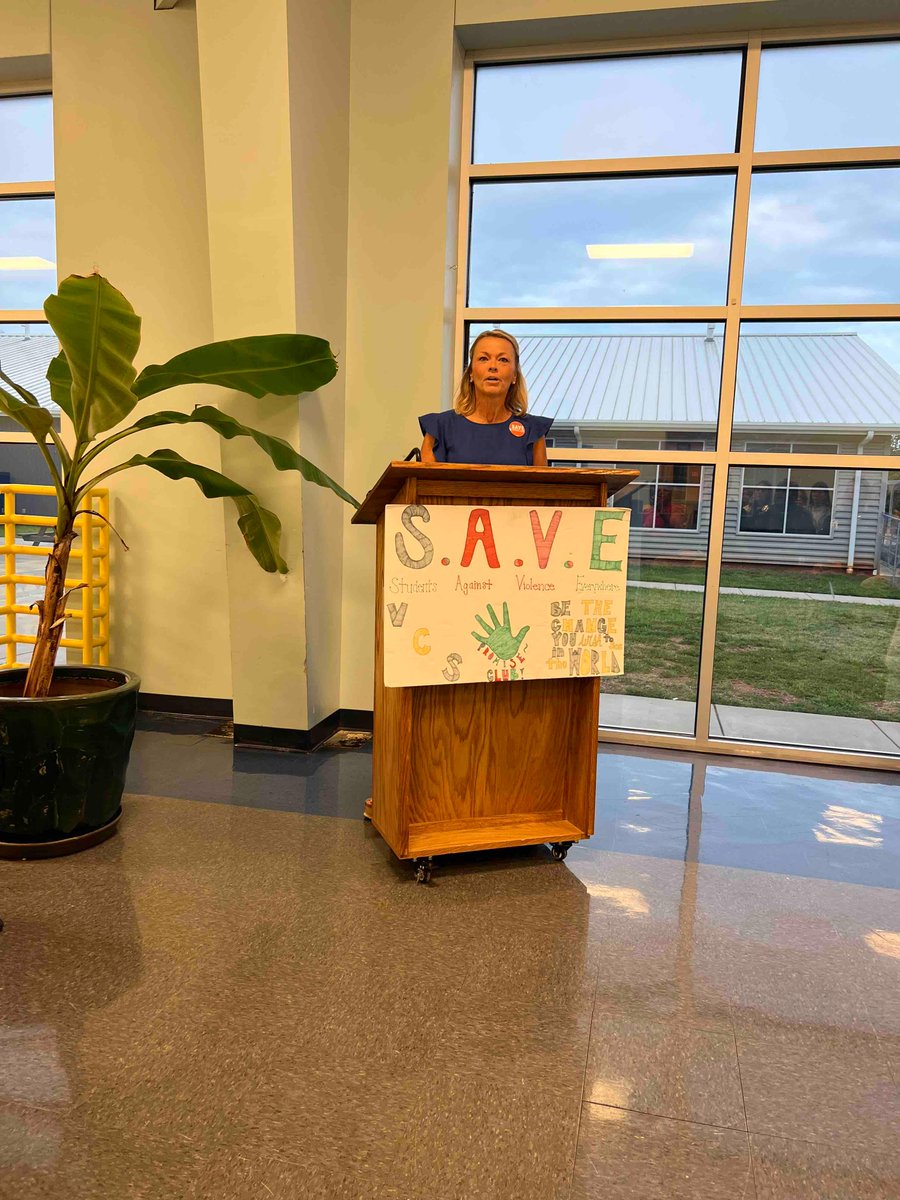 vancecharter's tweet image. SAVE: Students Against Violence Everywhere!

Our High School chapter kicked off with an opening ceremony this morning. The Middle School SAVE club has been active for a few years and we are so excited to now have a High School SAVE Club, too!