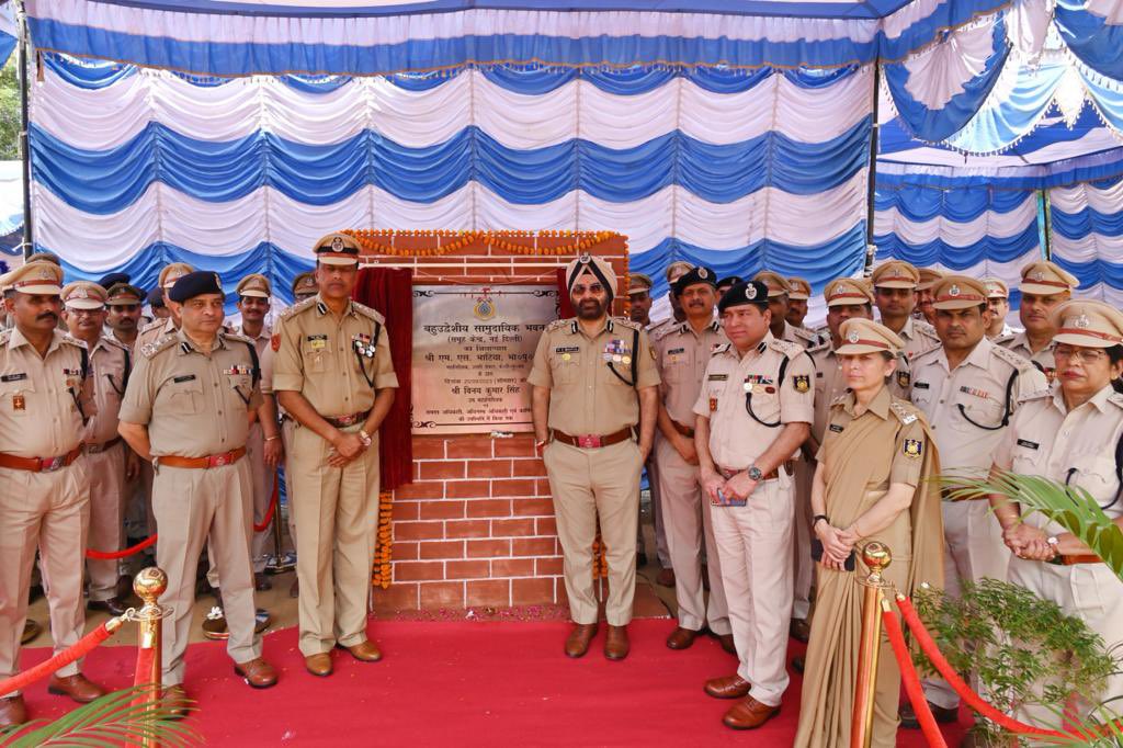 IG Northern Sector @MSBhatiaIPS laid the foundation stone of Multipurpose Hall for Jawans at GC New Delhi Jharoda Kalan. This welfare initiative will serve as a hub for marriages, functions & recreation for Jawans @crpfindia @cwacrpf @CrpfGc