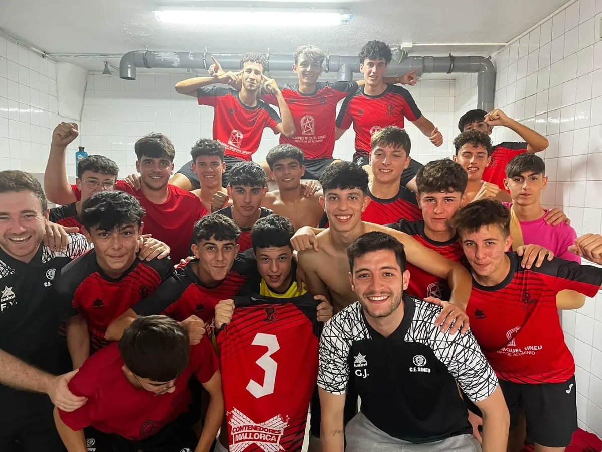 ce_sineu's tweet photo. Algunes fotografies del futbol base d'aquest cap de setmana 🤩📸

👉🏼 Victòria 2-3 dels juvenils! ✅️
👉🏼 Victòria del benjamí de 2n any 👏🏼
👉🏼 Empat a 3 dels infantils en el seu darrer partit amistós 🔜

#JoSocDelSineu #TotsSomUna #CESINEU2324 #FutbolBase https://t.co/WgZ2YUu4oi