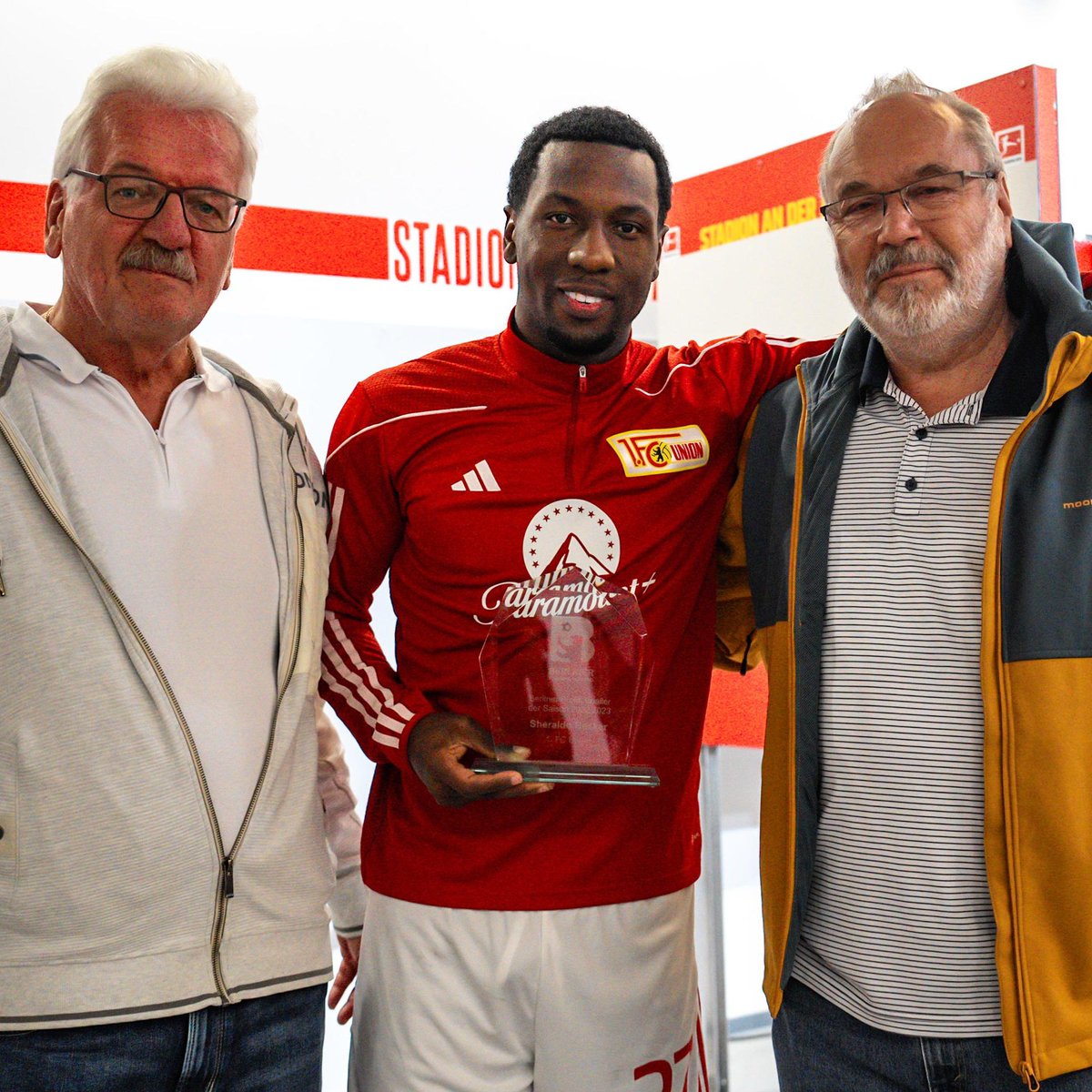 Berlins Profifußballer der Saison 22/23 🇸🇷🏅

Am vergangenen Wochenende bekam Sheraldo Becker die Auszeichnung vom BFV überreicht: Congrats, Becks!