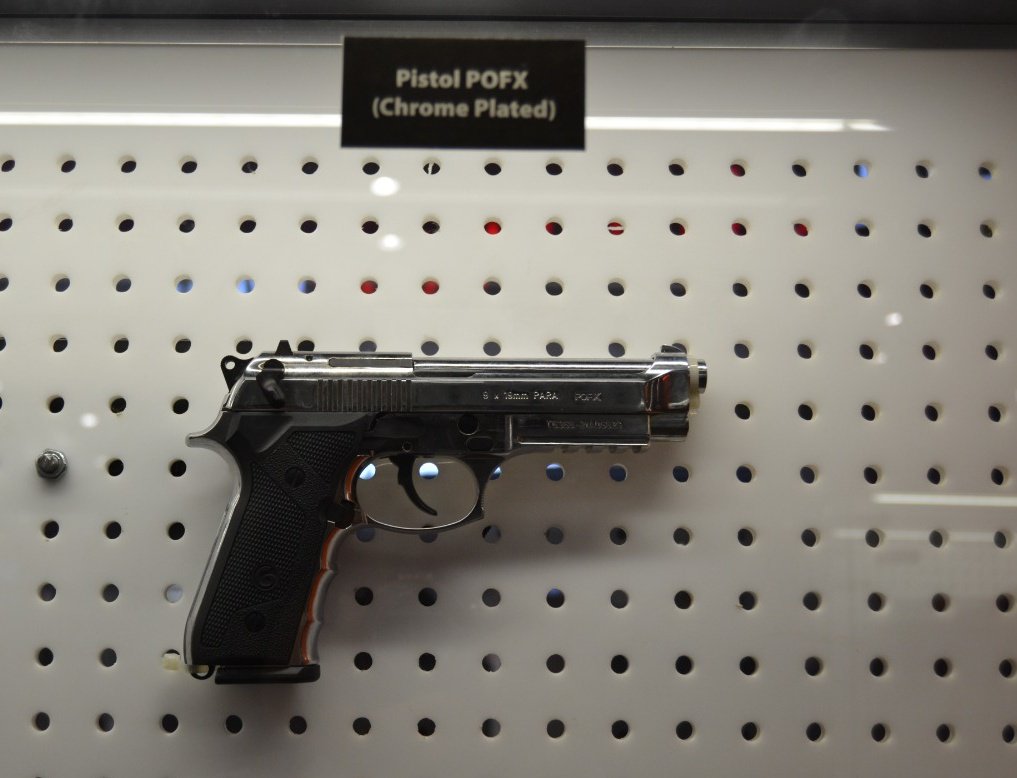 PakDefInsight's tweet image. POF-X Pistol (Chrome plated) displayed by Pakistan Ordnance Factories (POF) and Wah Industries Limited (WIL) at #IDEAS2022🇵🇰