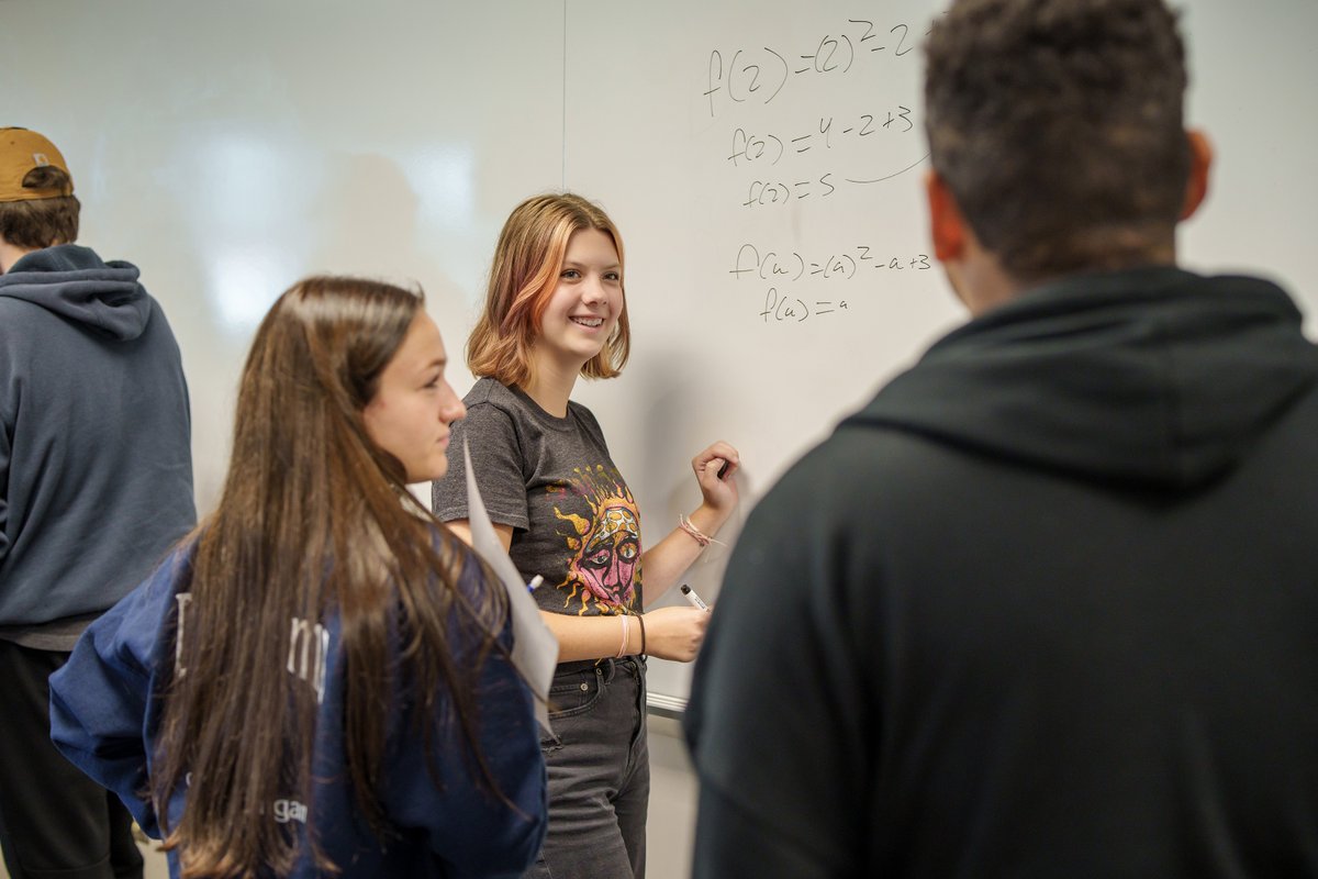 DeltaCollege's tweet photo. One start date doesn't fit everyone's schedule. We get that! That's why Delta College offers late start classes in October. Even after the fall semester has begun, you can take a course or two and earn Delta credits. There’s still time! #thinkdelta https://t.co/9vVfvqdeUs