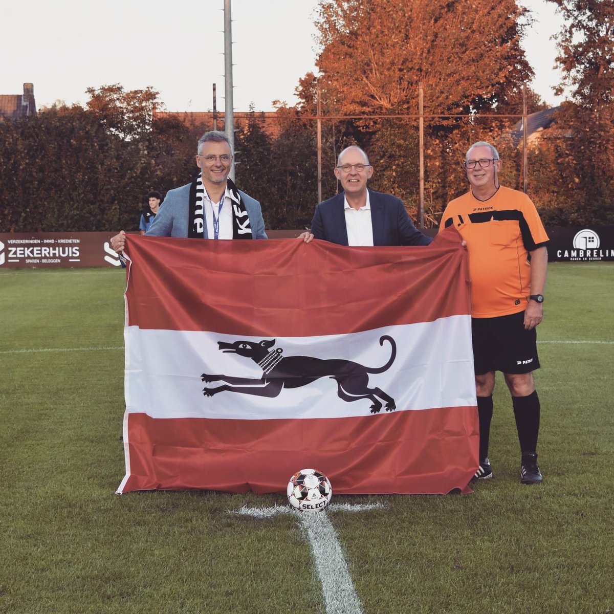 KFCdamme's tweet photo. 🖤 KFC Damme vs KSV Varsenare: 2-0 🔥 Have a nice Monday 😍 #impressions #positivevibes #fanions #vipweekend https://t.co/y18fPIZ1Y5