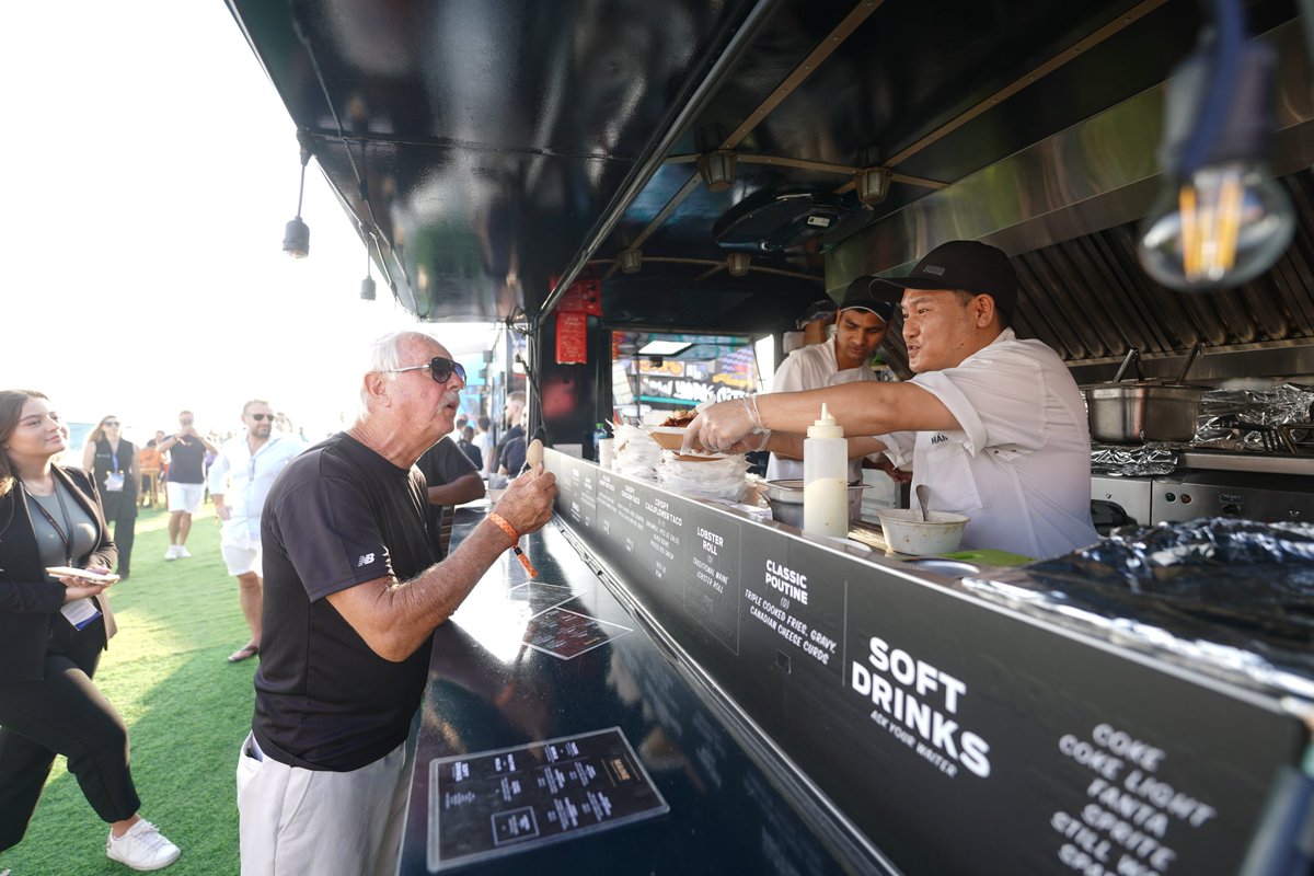 DubaiBoat's tweet image. Hey #DubaiInternationalBoatShow, you’re a snack! Our visitors enjoy delicious food and drinks from all around the world at our Eats-A-Gram zone.
#boatshow #BoatShow2023 #funtimes
