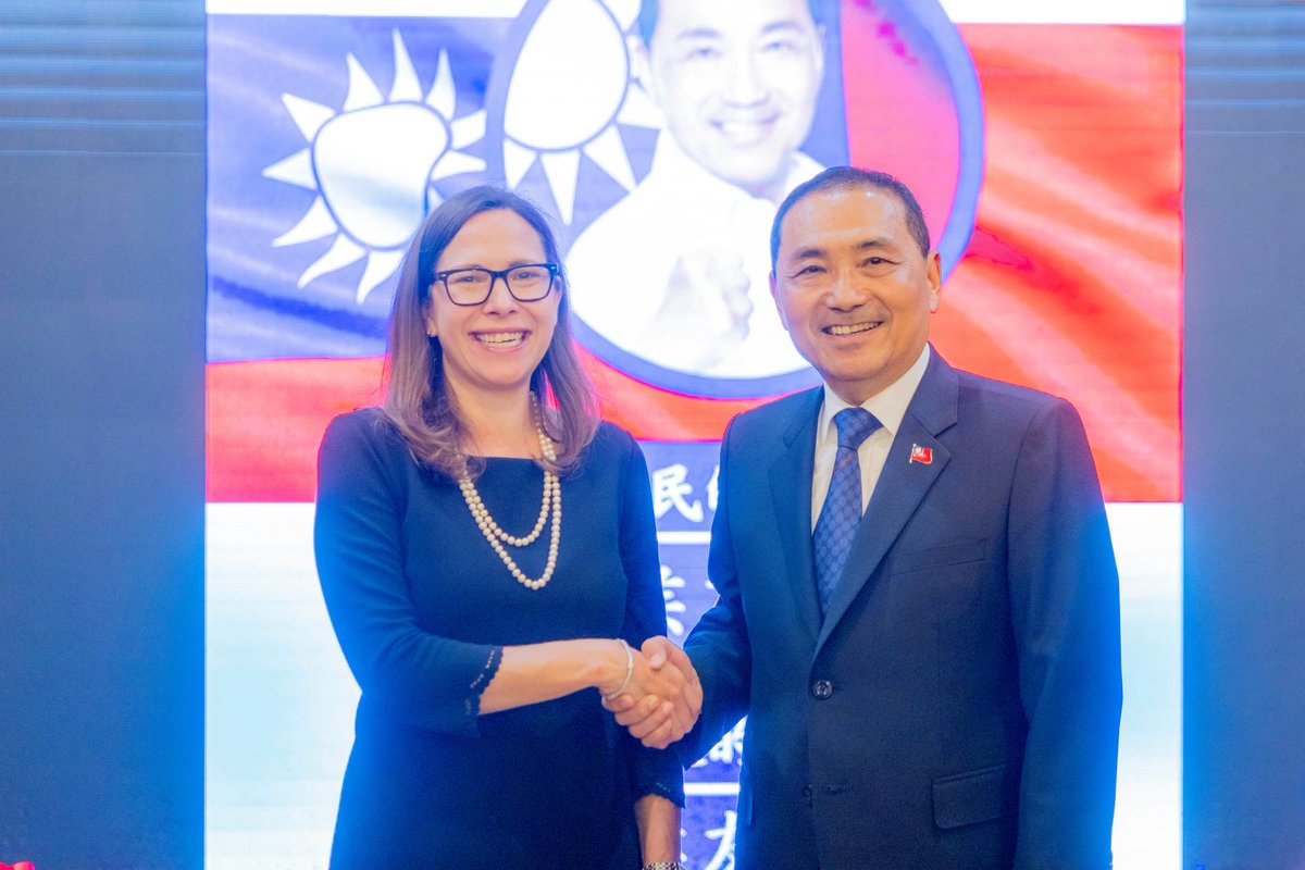 #Throwback Stepped into #DMV & saw @BoardChairAIT's familiar welcoming smile w/ @JohnnyChiang12. Chair #Rosenberger addressed long-standing commitment of the #US for #Taiwan to maintain sufficient self-defense capacity. A #RockSolid commitment for 🇹🇼 🇺🇸 #partnership #friendship!