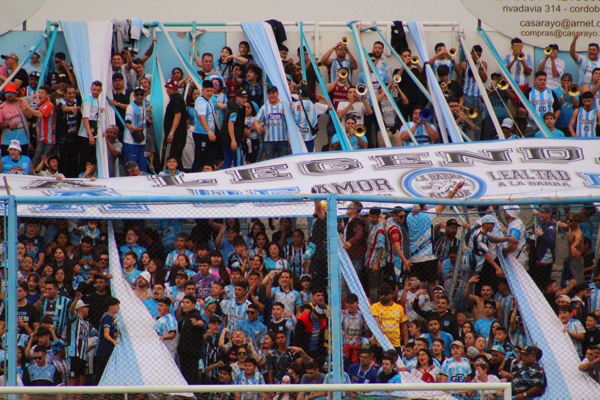 ClubARacing's tweet photo. 𝘌𝘴 𝘶𝘯 𝘴𝘦𝘯𝘵𝘪𝘮𝘪𝘦𝘯𝘵𝘰, 𝘯𝘰 𝘱𝘶𝘦𝘥𝘰 𝘱𝘢𝘳𝘢𝘳... 💙🤍

😜 ¡Buen comienzo de semana, Académicos! 🙌 https://t.co/aoXWIzMr6U