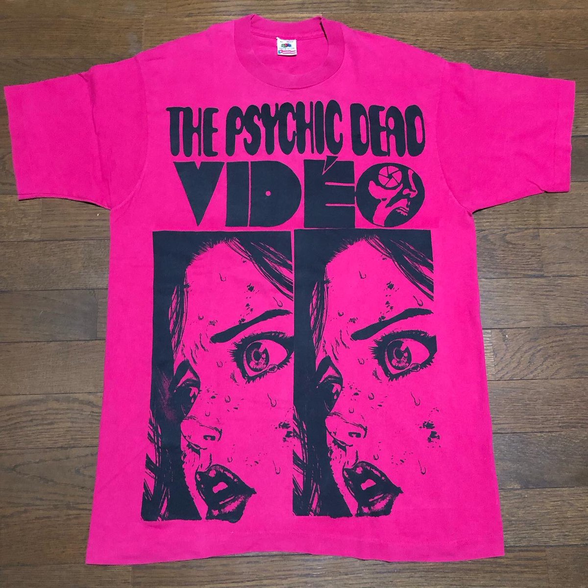 7010grind's tweet image. psychicdeadvideoTシャツ販売中
サイズXL

USEDヴィンテージボディにシルクスクリーン手刷りしました

謎のサイキックデッドヴィデオとは？謎が謎を呼ぶ展開に…⁈
#7010grindclothing
