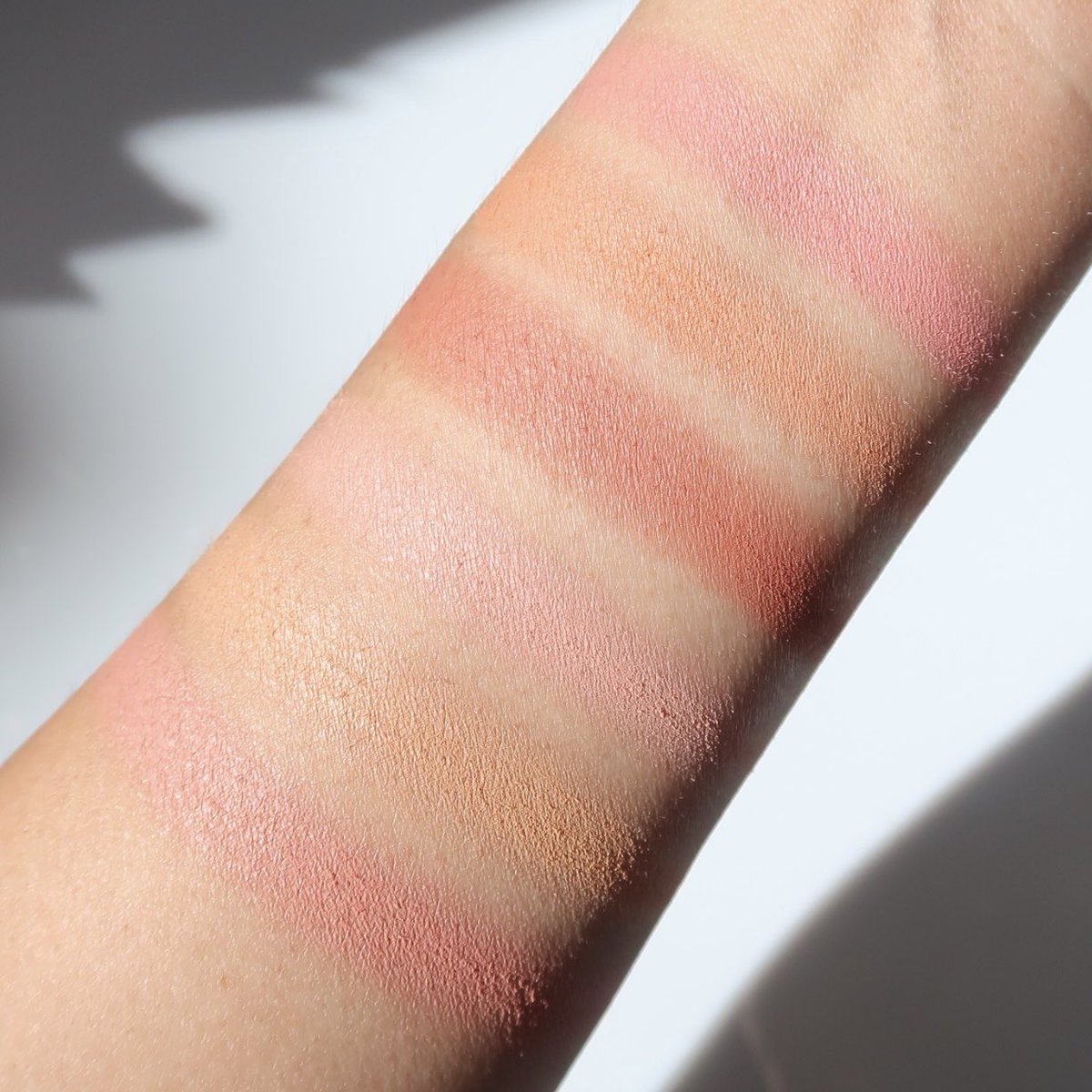 reviewsapaa's tweet photo. ความน่ารัก ความแพคเกจคือละลาย สาวกดิสนีย์ต้องเก็บอ่ะ ￼CUTE PRESS LET'S CELEBRATE SOFT BLURRING BLUSH บลัชออนฝุ่น สีแน่นชัด กันน้ำ ติดทน ในรูปทาเบอร์3 Brick red สีสวยมาก https://t.co/AJmdy4JAj9