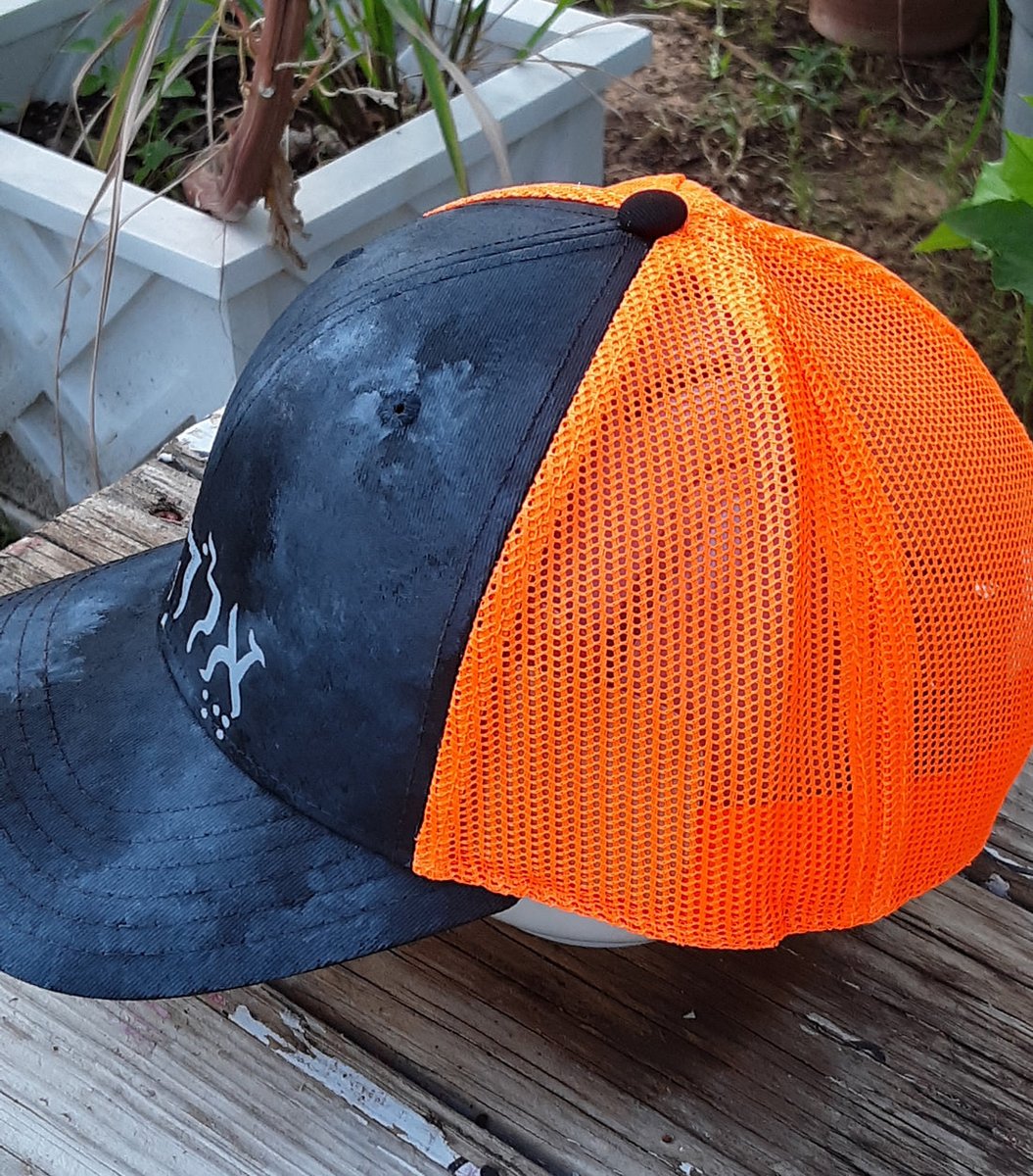 gransgardenseed's tweet image. My hand painted Ball Caps are one of a kind. Buy one for yourself or have one sent as a gift to that special someone. The caps are mailed out next business day in a box. GransGardenSeeds.com
#baseballcaps #TruckerCaps #gardenhat #gardenapparel