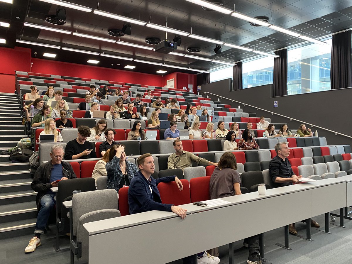 SandraLoy1's tweet image. And we’re up and running.

The warmest welcome to the new ⁦@CardiffJomec⁩ MA Journalism class who join us today.

Looking forward to getting to know you all.

Now… watch this year fly by 😳#CardiffTrained #journalism #CardiffUni #news