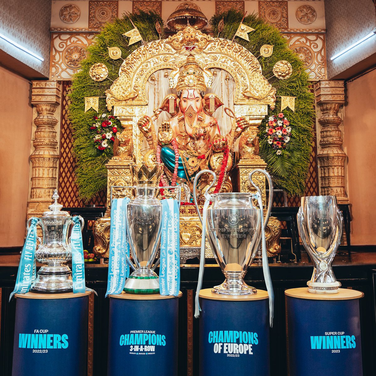 Our #TrebleTrophyTour continues in Mumbai! 🏆🇮🇳