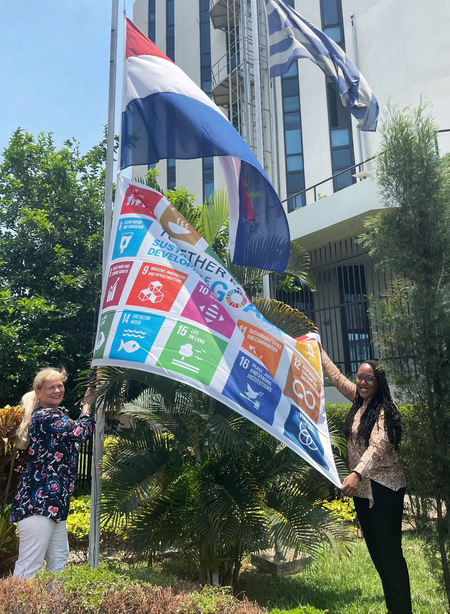 Nous célébrons aujourd’hui le huitième anniversaire de l’adoption des #ODD! Nous hissons le drapeau des ODD pour attirer l’attention sur l’agenda 2030.
#TogetherForTheSDGs