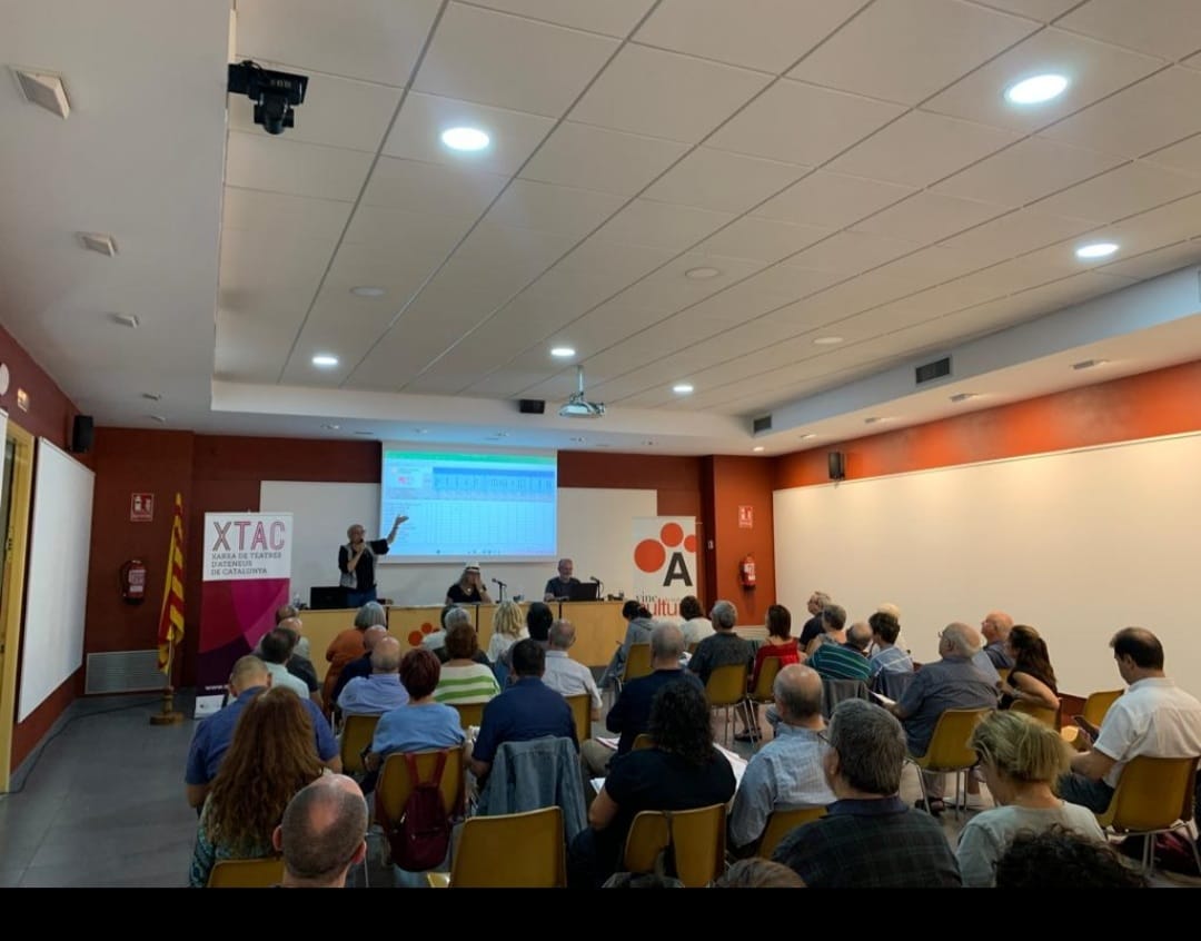 SocietatLaLLiga's tweet photo. Dissabte vam participar al XVII Consell XTAC (Xarxa de Teatres Ateneus de Catalunya) i, entre altres experiències, vam contractar 4 espectacles de teatre, música, dansa i infantil que podrem veure l'any 2024 a La Lliga. @AteneusCat #XTAC https://t.co/i82iBgnXPJ