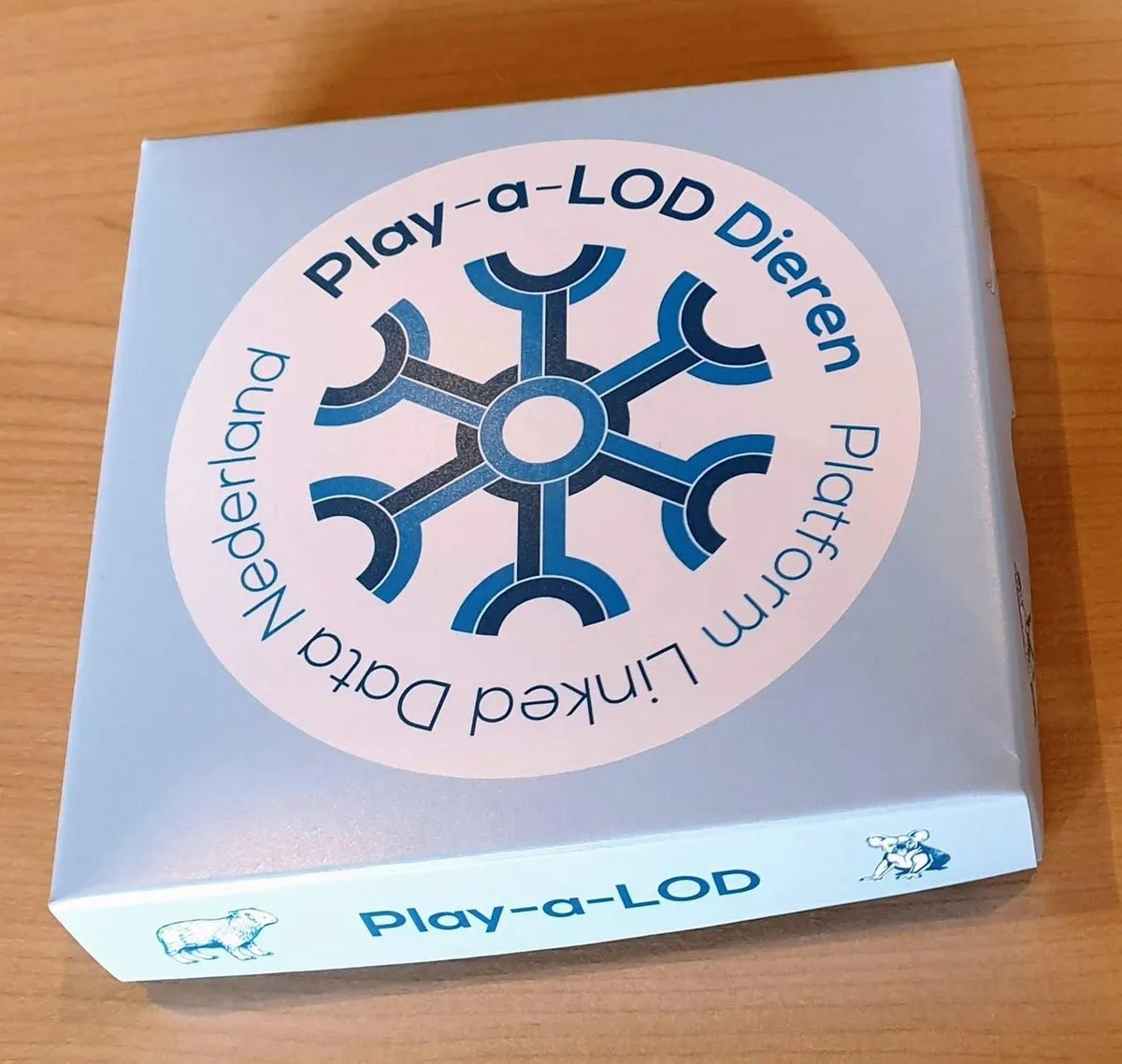 OpenDataGent's tweet image. Linked Open Data uitleggen aan je neefje van 10, je grootvader of buurvrouw is vanaf nu (kinder)spel. Letterlijk want dit spel is gebaseerd op de principes van #LinkedOpenData. hetinnovatiedistrict.substack.com/i/135592036/we… 
Sleep jouw exemplaar in de wacht via de #wedstrijd in #hetInnovatiedistrict.