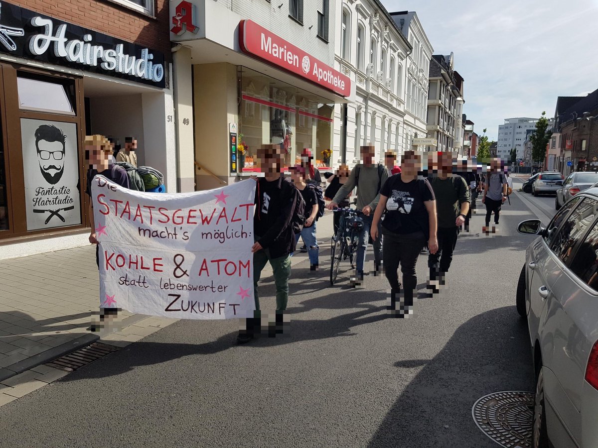 BlockNeurath's tweet photo. Hopp Hopp Hopp, Kohlestopp ! Wir sehen uns dann am 10.10. um 10:30 wieder hier in Grevenbroich, der besten Stadt für Kohlejustiz in #NRWE.
tschüss und auf Wiedersehen 👋🏼 https://t.co/3eaG75sAnh