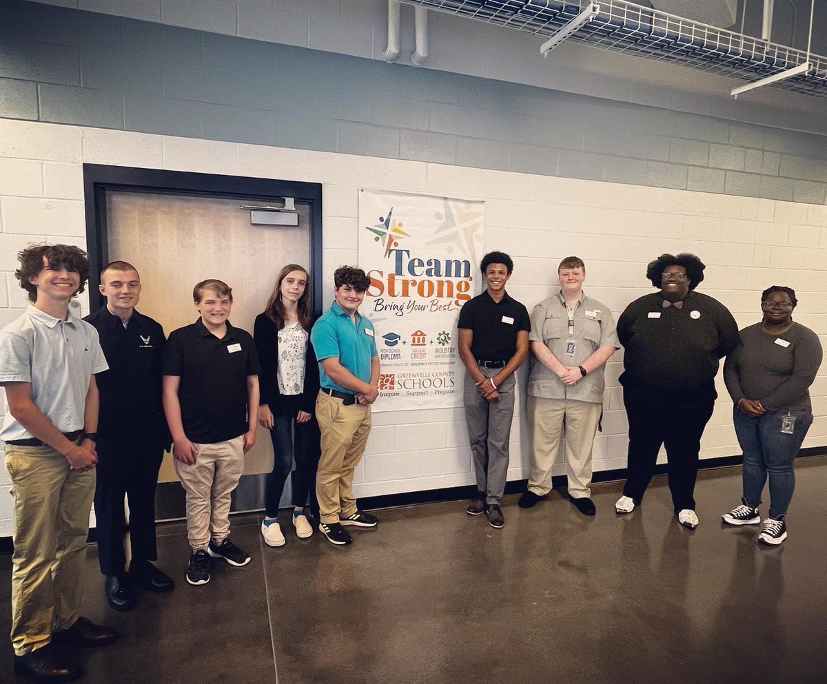 GvilleEarlyCol's tweet photo. So proud of our students at the CTE Innovation Center at Roper Mountain. Keep Soaring High! https://t.co/C76evNyqh9