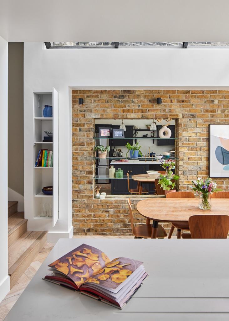 AllDoneDesign's tweet image. How beautiful is our client’s open-planned kitchen-dining area? 🌟 By using shelving with a mirror placed behind, we managed to create an illusion of space for this contemporary kitchen 🍴 #OpenPlanned #HomeRenovation