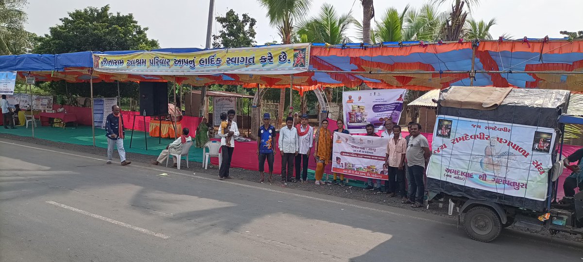 ગાંધીનગર જિલ્લાના વિવિધ સ્થળો ધમાસણા,ધેંધુ ચોકડી,તેરસા ૫રાની ચોકડી,નારદીપુર,જામળા,હાલીસા,છાલા,ચિલોડા અંબાજી ખાતે દર્શન કરવા જનાર પગપાળા યાત્રીઓના વિસામો/કેમ્પમાં બેનર લગાવી #THR (ટેક હોમ રાશન) અને #PoshanMaah2023 અંગે પ્રચાર-પ્રસાર.
#GujaratPoshanMaah2023
#RashtriyaPoshanMaah2023