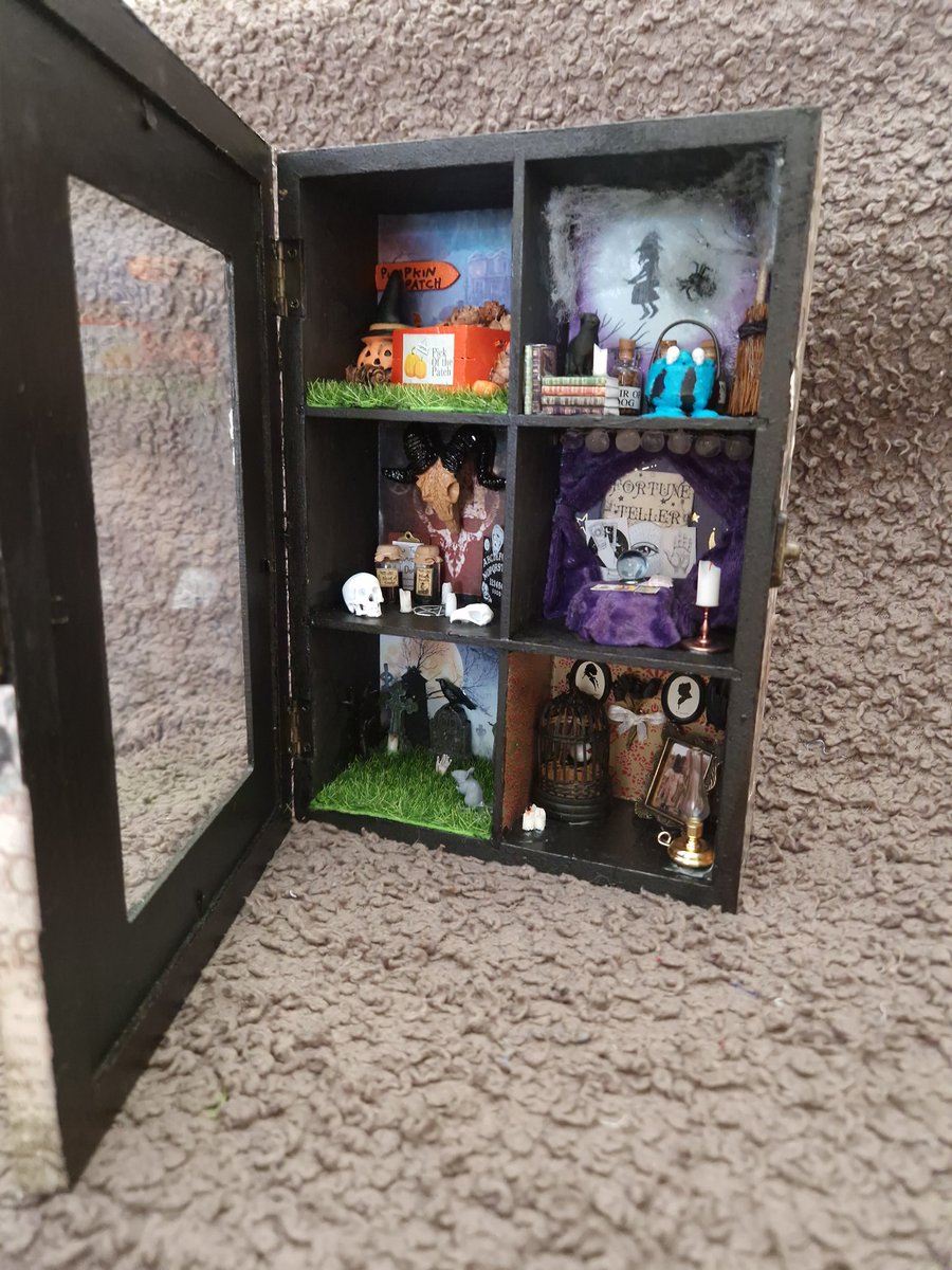 FayeElizabethUK's tweet photo. My newest creation. A halloween themed cabinet diorama featuring different spooky miniature scenes x
#diorama #halloween #dollhouseminiatures #miniatures https://t.co/4lWACsNtPj