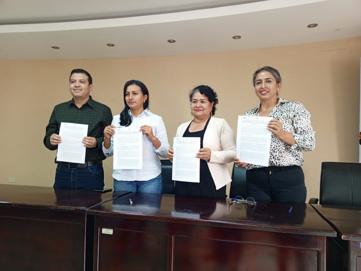 InclusivaZamora's tweet photo. ¡Ratificamos nuestro compromiso con la niñez y adolescencia! 

En #Yantzaza suscribimos el convenio de cooperación técnico - económico que permitirá continuar con la atención integral a 160 niños, niñas y adolescentes en el proyecto de Erradicación del Trabajo Infantil. https://t.co/XdVZbjlaLj