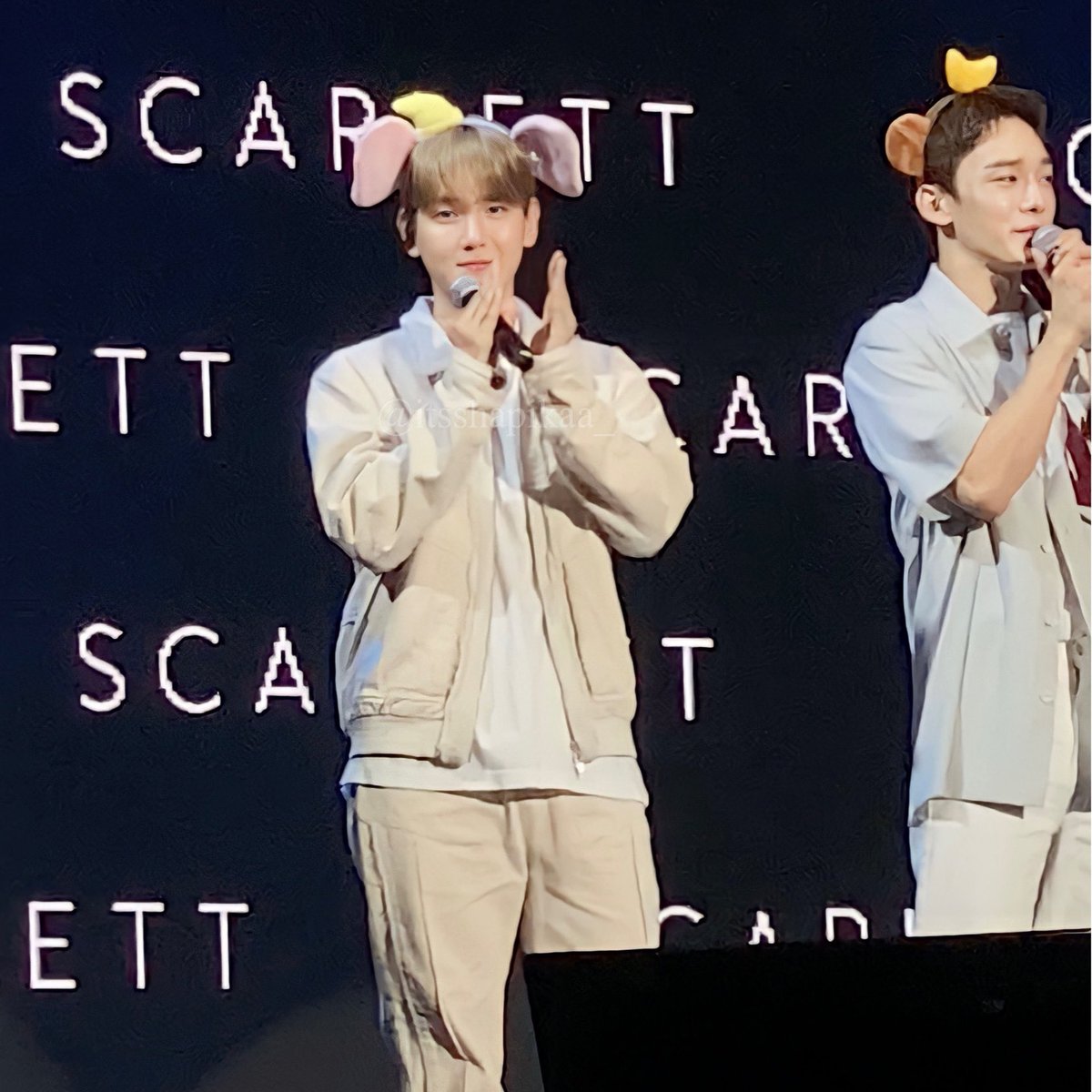 itsshapikaa_'s tweet photo. 230827 SCARLETT x EXO MEET & GREET IN JAKARTA
It makes me happy just to see you smiling like this. Please God, let him freely laugh and smile like this always. Give him all the happiness in the world that he deserves.❤️
#BAEKHYUN #ScarlettEXO #HappyToSeeEXO #EXOxSCARLETT https://t.co/jeMTL83Q5l